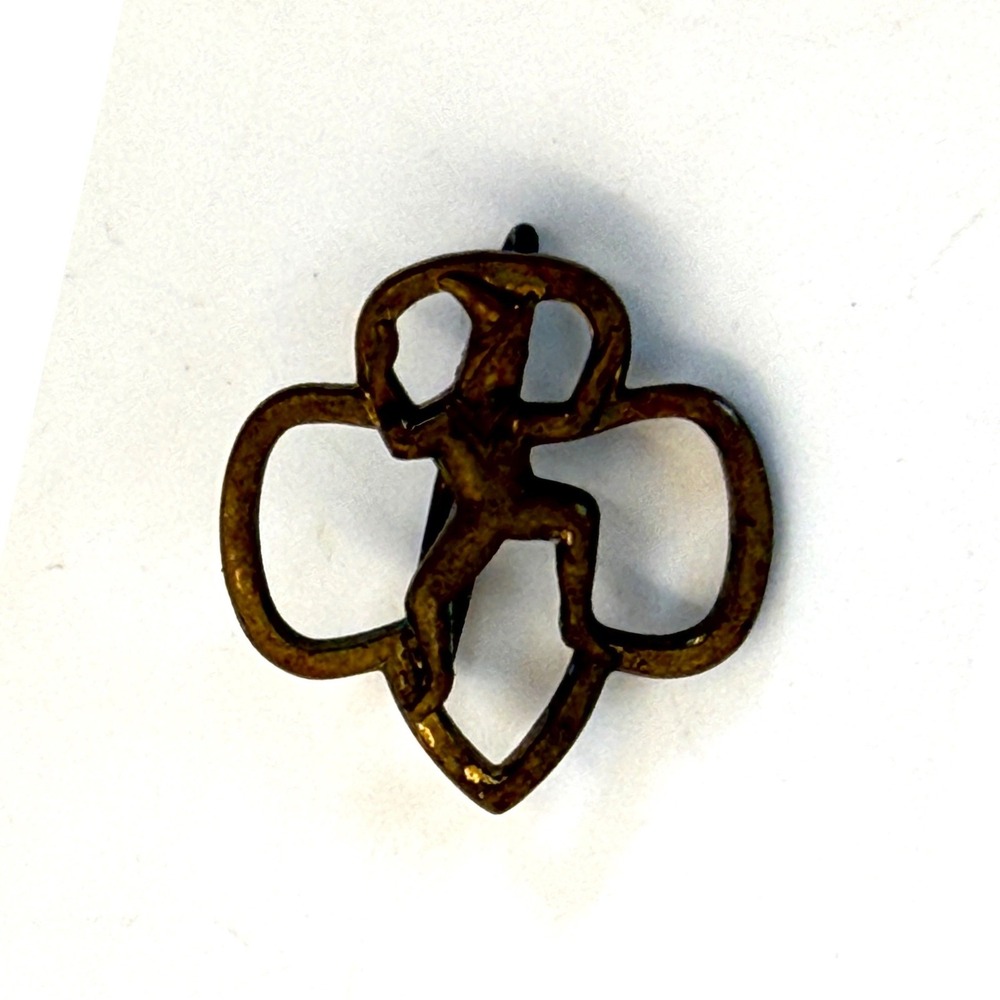 VTG Girl Scouts Brownie Pin Small Bronze Trefoil & Figure Scouting Accessory‎